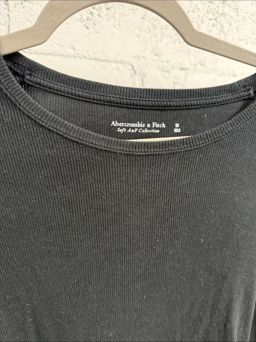 Abercrombie & Fitch Black Long-Sleeve Ribbed Crewneck Bodysuit Size Medium